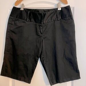 GUESS JEANS Black Bermuda Shorts, sz 32